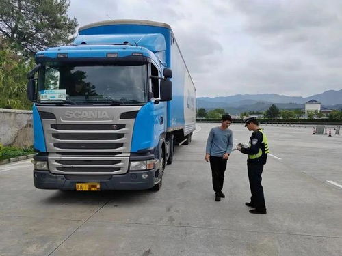 賀州交警“治防宣”三箭齊發，擰緊道路運輸“安全閥”守護“平安貨運”